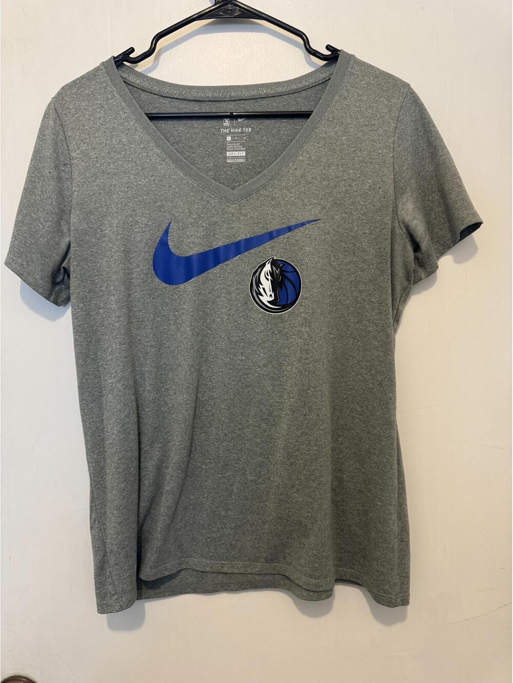 Womens Nike NBA Dallas Mavericks Gray V-Neck Athletic Cut Dri-Fit T-Shirt Large